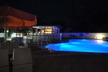 מלון Sarti Plaza מראה חיצוני תמונה
